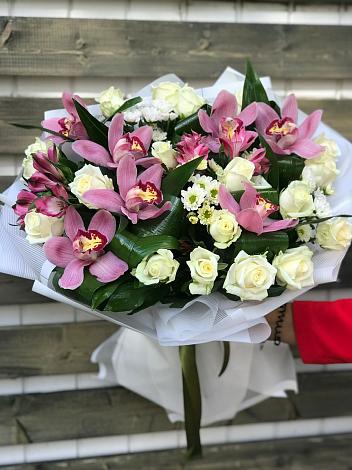 Букет цветов из: Розы и Хризантемы в Ольгинской