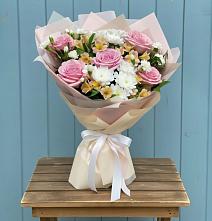 Букет цветов из:  Гвоздики, Орхидеи и Розы #REPLACE_PRED# Ольгинской