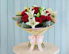 Букет цветов из:  Лилии и Розы в Ольгинской