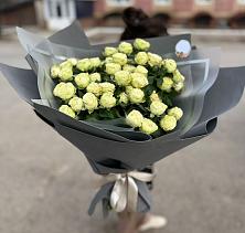 Букет Белые кустовые розы Солинеро в Ольгинской
