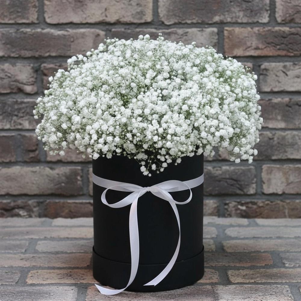 Цветочная композиция из Гипсофила в шляпной коробке в Ольгинской