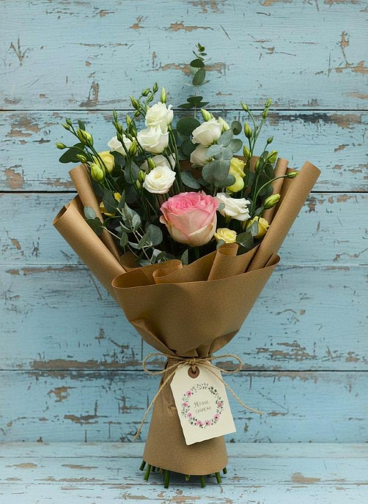 Букет цветов из: Розы и Лизиантусы в Ольгинской