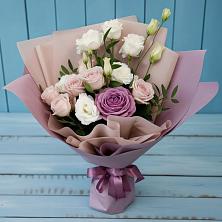 Букет цветов из:  Розы и Лизиантусы в Ольгинской