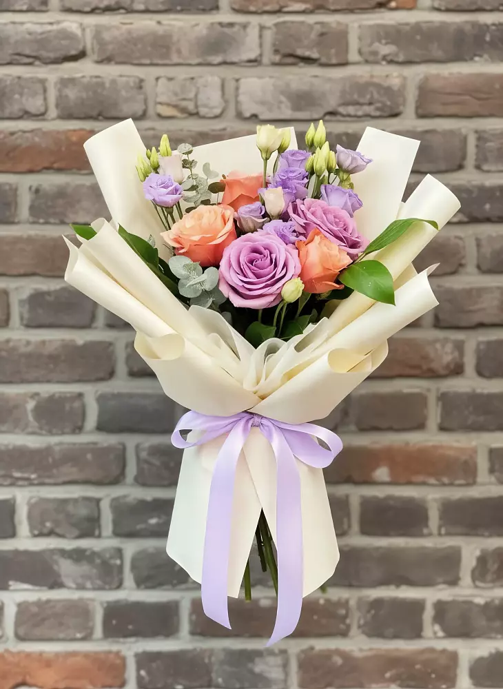 Букет цветов из: Лизиантусы и Розы в Ольгинской