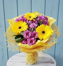 Букет цветов из:  Хризантемы и Герберы в Ольгинской