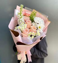 Букет цветов из:  Хризантемы и Розы в Ольгинской