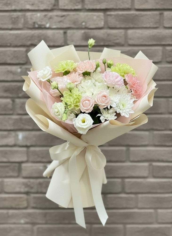 Букет цветов из: Гвоздики, Розы, Лизиантусы и Хризантемы в Ольгинской