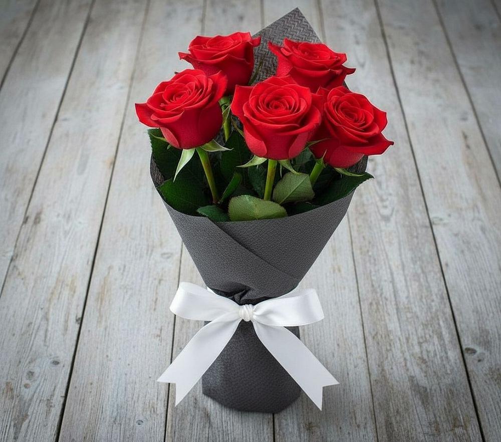 Букет 5 Красных роз Эдлесс Лав в Ольгинской