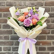 Букет цветов из:  Лизиантусы и Розы в Ольгинской