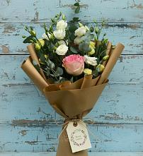 Букет цветов из:  Розы и Лизиантусы в Ольгинской