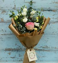 Букет цветов из:  Розы и Лизиантусы в Ольгинской